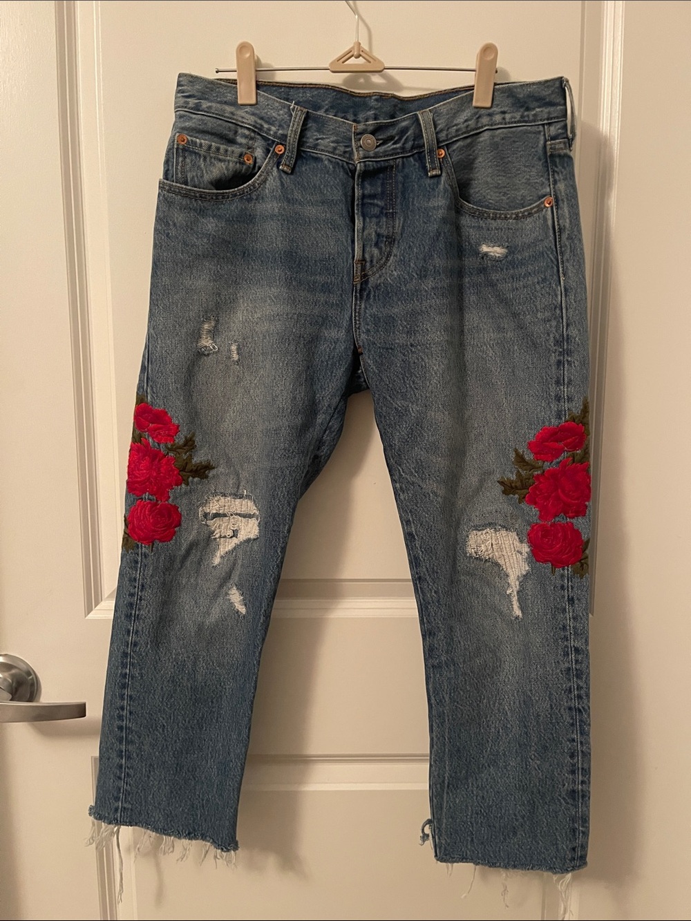 Levi's Vintage Blue Distressed Jeans with Red Rose Embroidery size 28